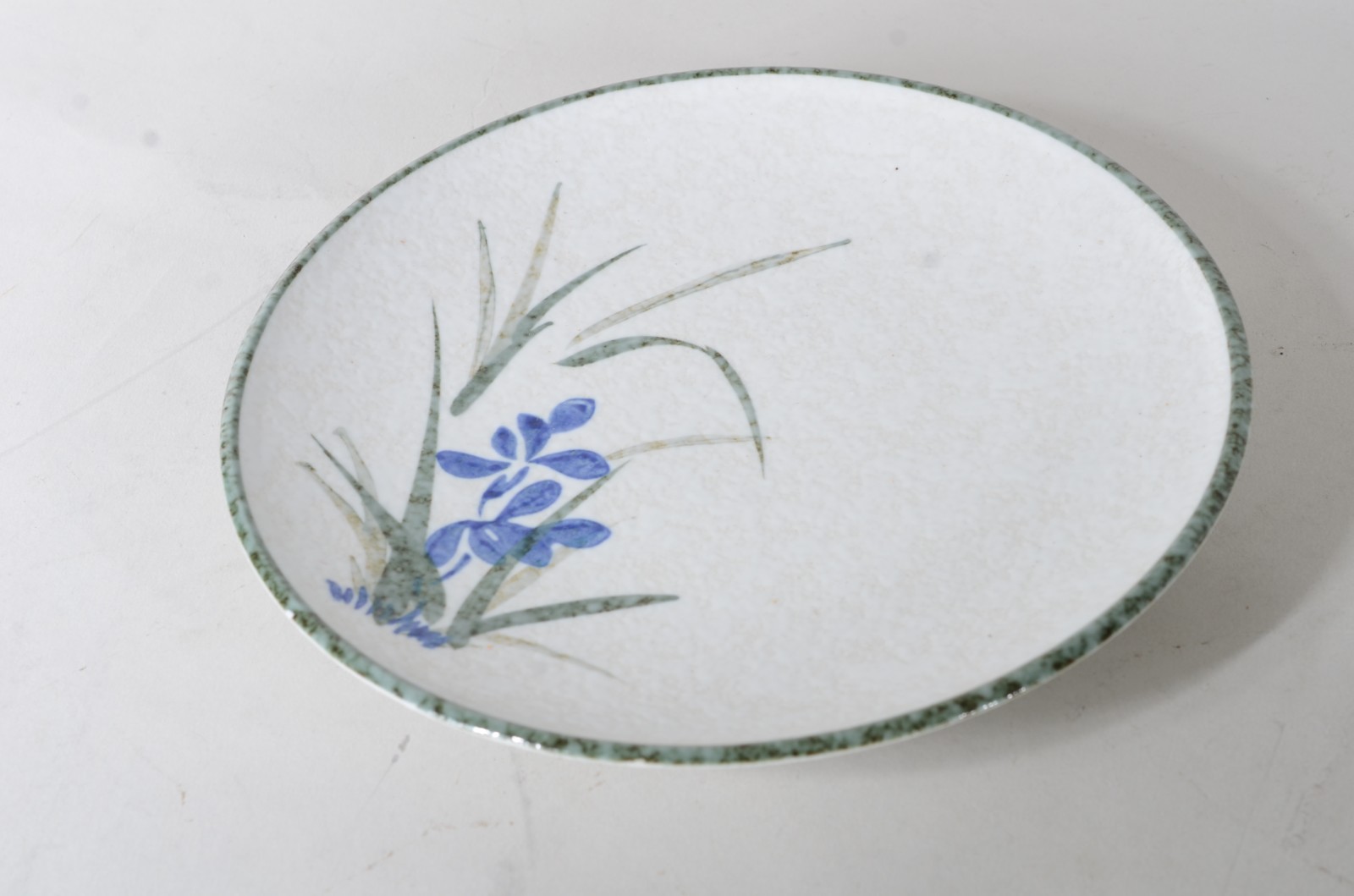 Três serviços de chá de cerâmica oriental, composto de: 5 bowls... - foto 6 de 11