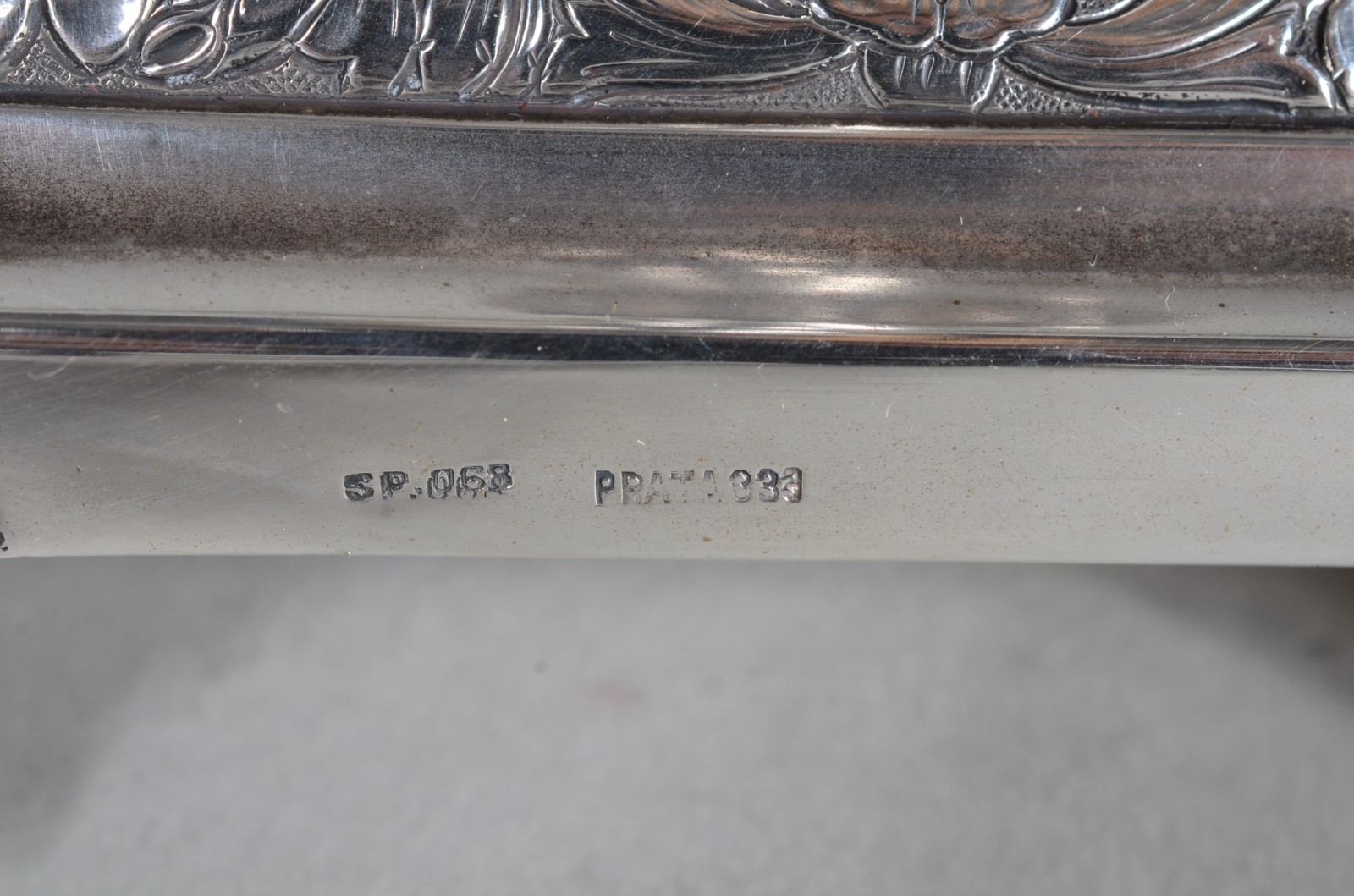 Par de castiçais de prata contraste 833 mls. Peso da prata: 1010 g... - foto 6 de 6