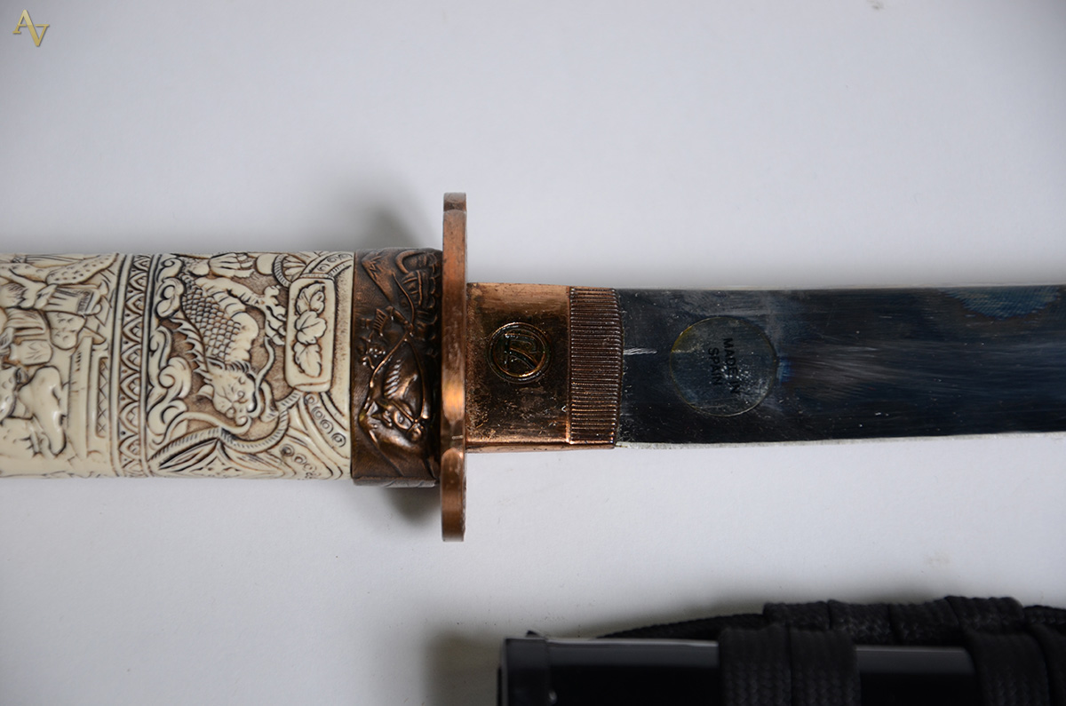 Espada samurai curta (WAKIZASHI) com empunhadura em acrílico decorada... - foto 4 de 4