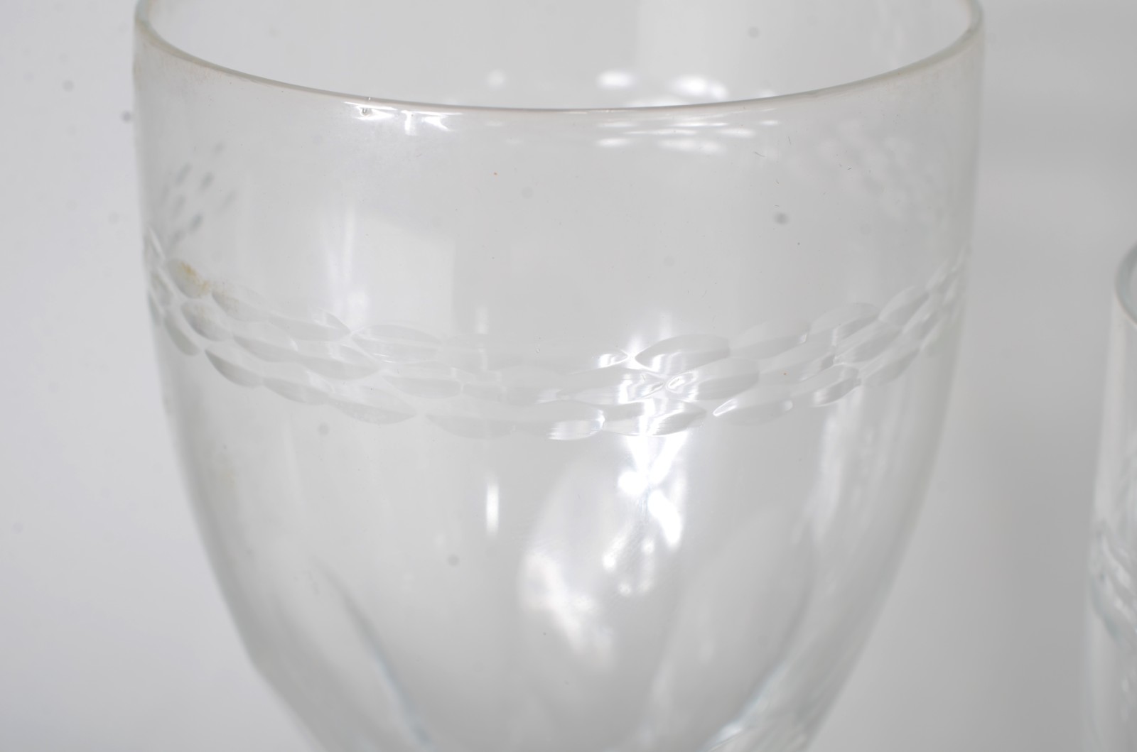 Serviço de cristal lapidado, composto de: 12 cálices para água, 12... - foto 3 de 7