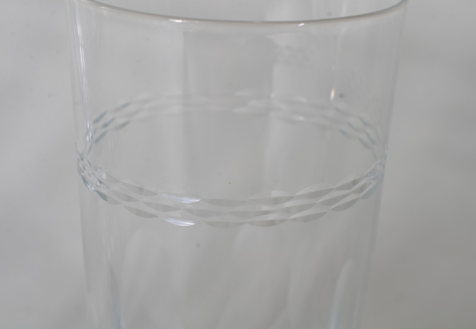 Serviço de cristal lapidado, composto de: 12 cálices para água, 12... - foto 5 de 7