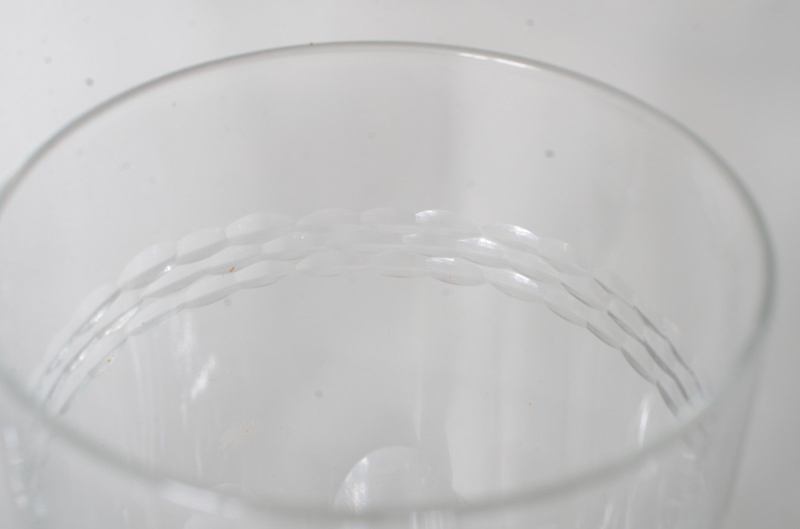Serviço de cristal lapidado, composto de: 12 cálices para água, 12... - foto 6 de 7