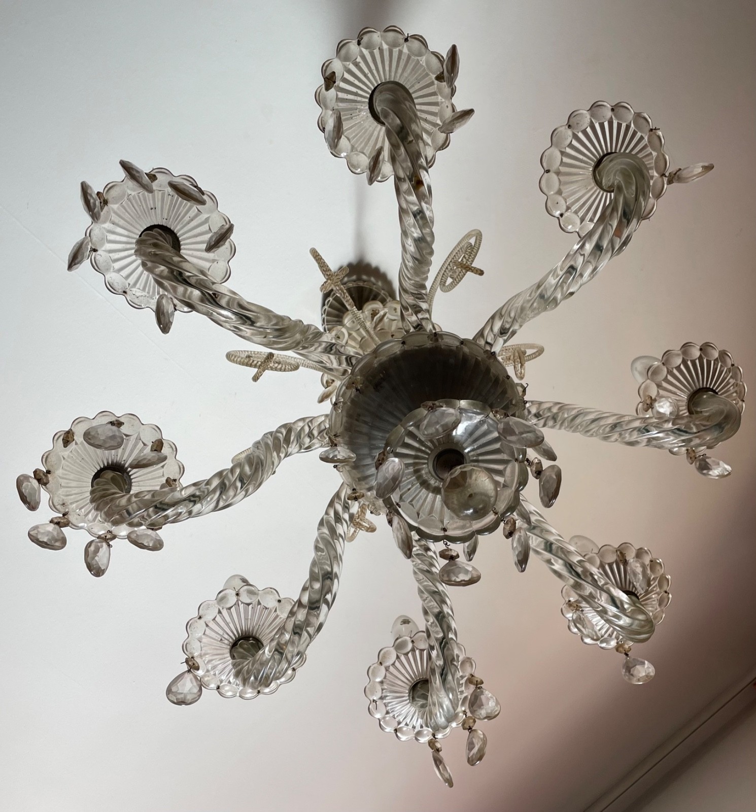Lustre de cristal para 8 luzes, bobeches com bordas peroladas... - foto 2 de 11