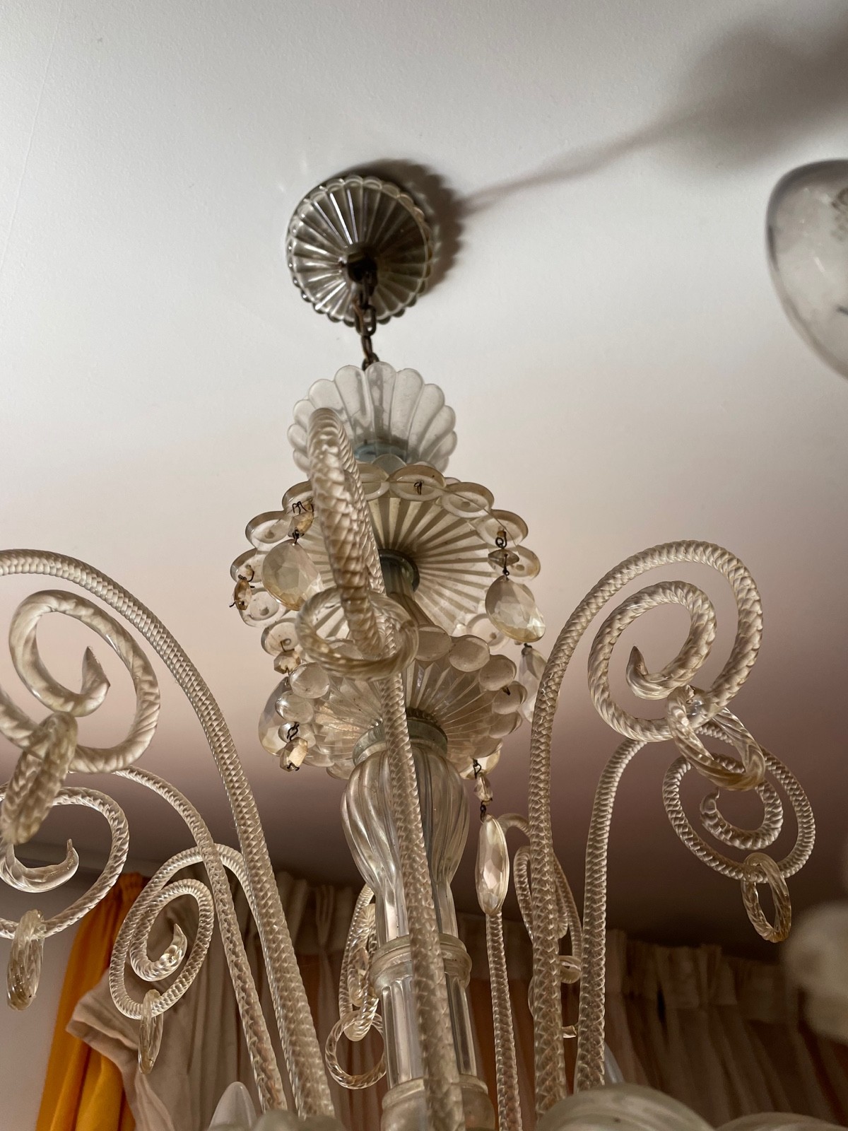 Lustre de cristal para 8 luzes, bobeches com bordas peroladas... - foto 3 de 11