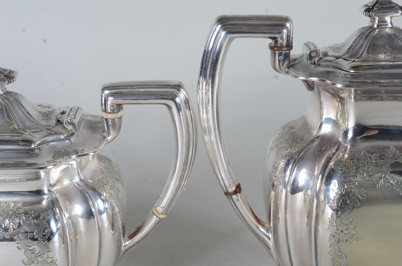 Baixela para chá e café de metal prateado EPNS, composto de: 2 bules... - foto 5 de 9