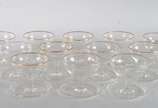Conjunto com 12 taças para sorvete em demi cris... - Conjunto com 12 taças para sorvete em demi cristal com presentoir acoplado, resquícios de frisos dourados.