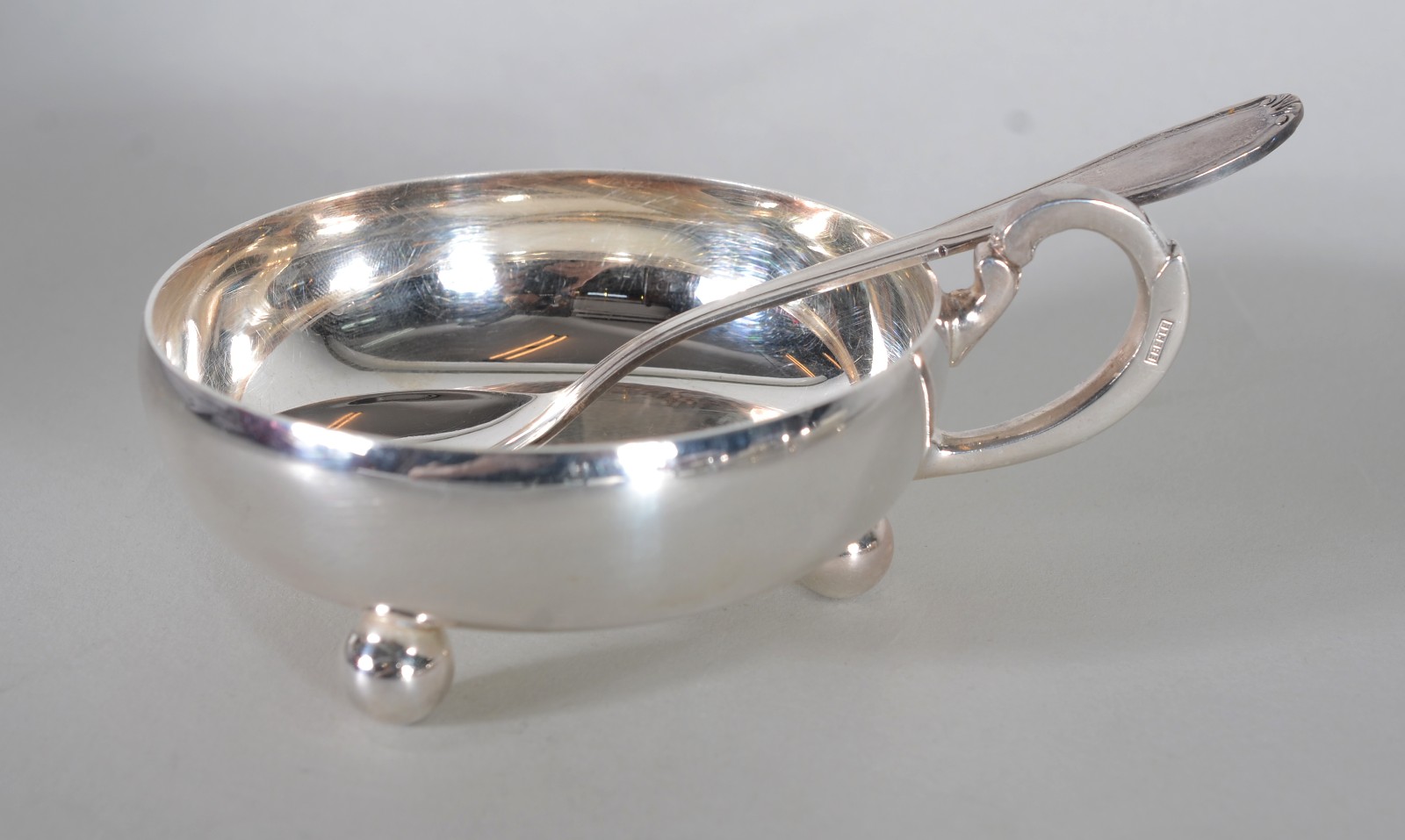 Seis taças para sorvete com colheres metal prateado. - foto 2 de 6