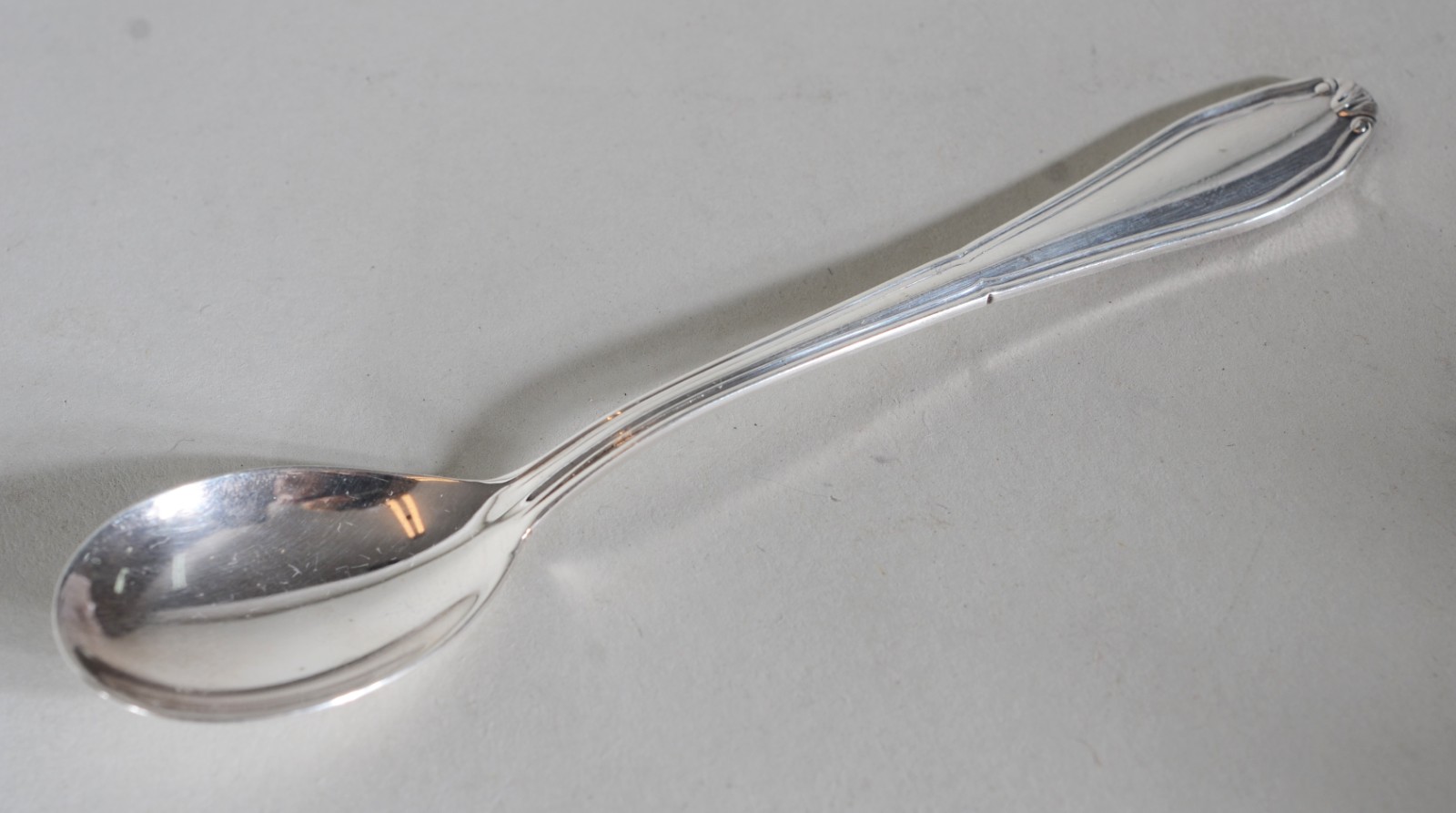 Seis taças para sorvete com colheres metal prateado. - foto 5 de 6