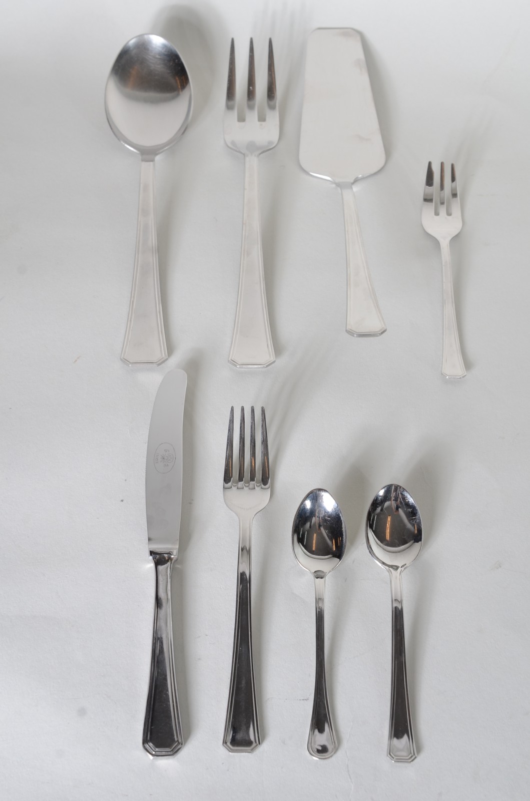 Faqueiro italiano para sobremesa de inox 18/10, composto de: 30... - foto 1 de 8