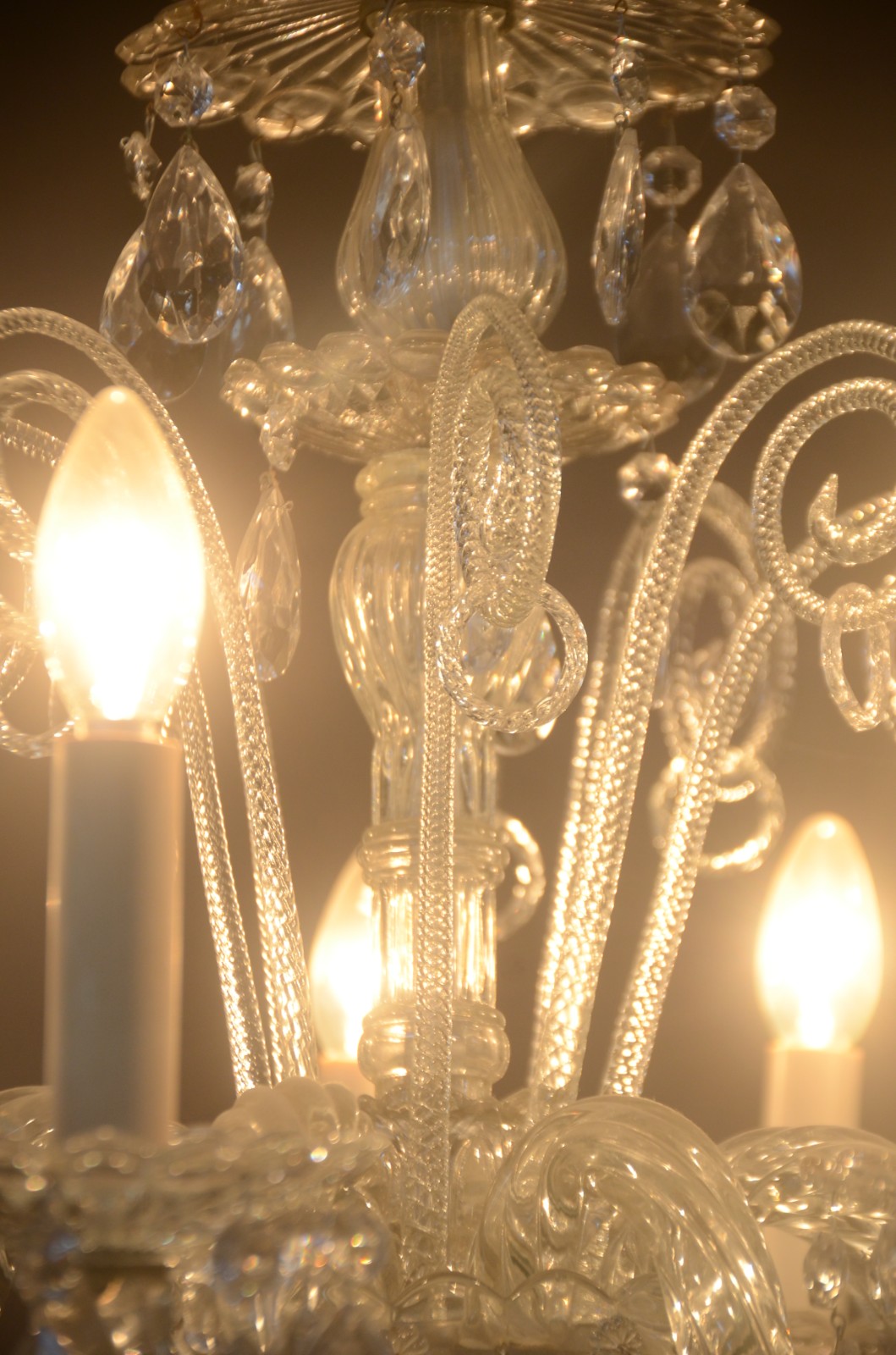 Lustre de cristal para 8 luzes, bobeches com bordas peroladas... - foto 10 de 11