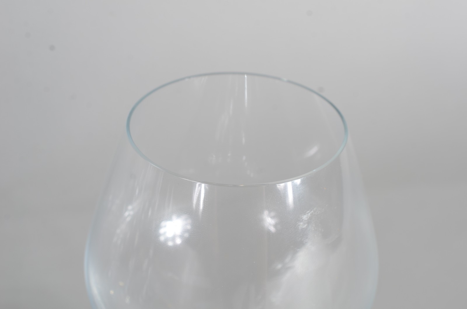 Conjunto com 12 taças de cristal para "brandy". - foto 5 de 5