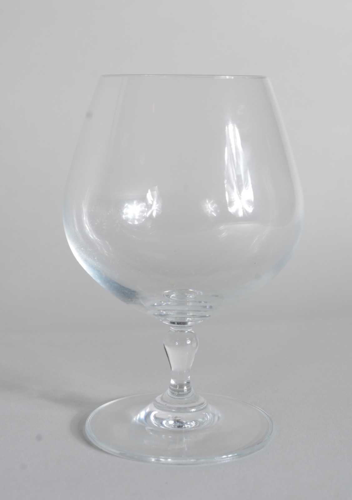 Conjunto com 12 taças de cristal para "brandy". - foto 2 de 5