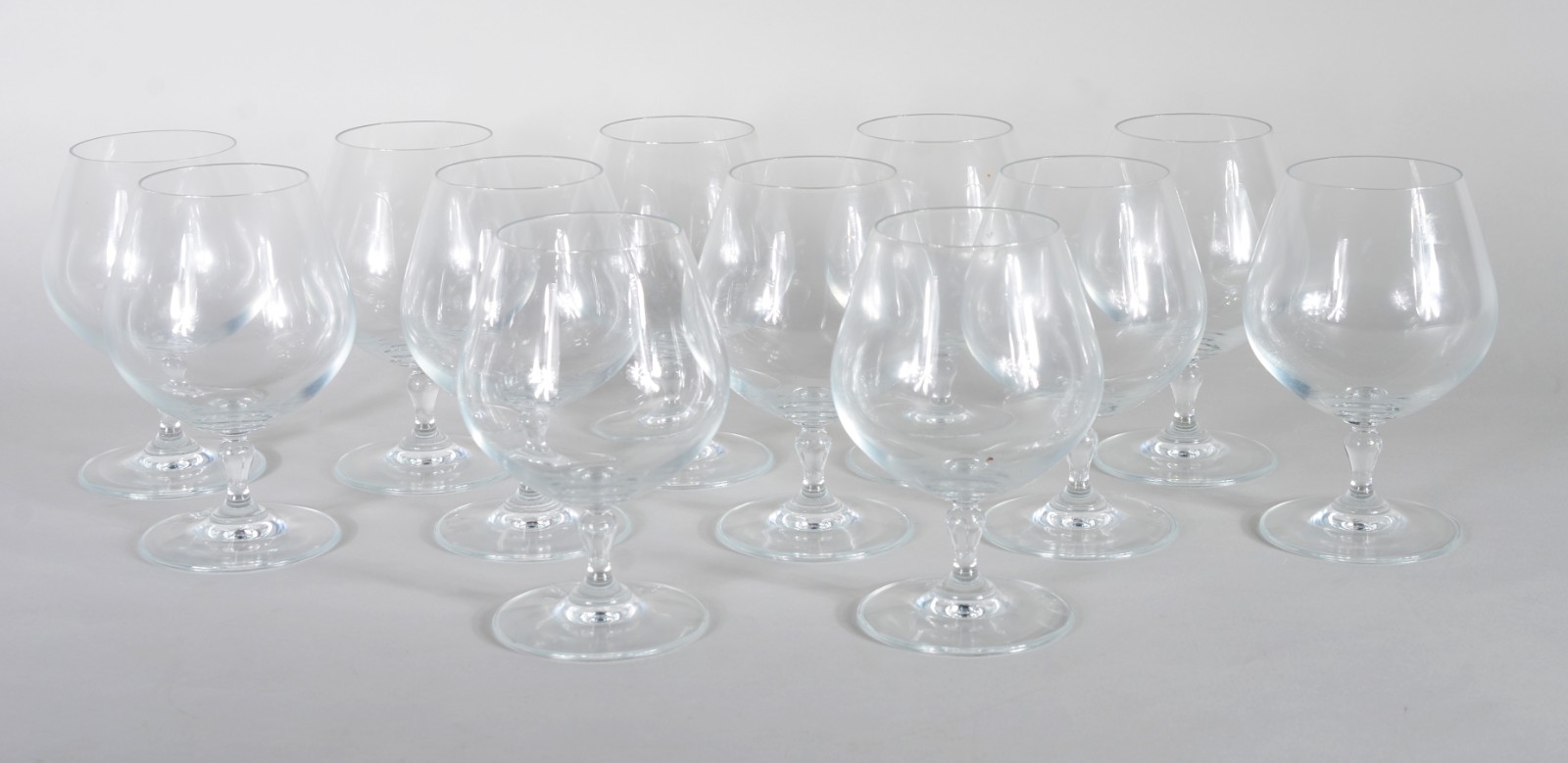 Conjunto com 12 taças de cristal para "brandy". - foto 1 de 5