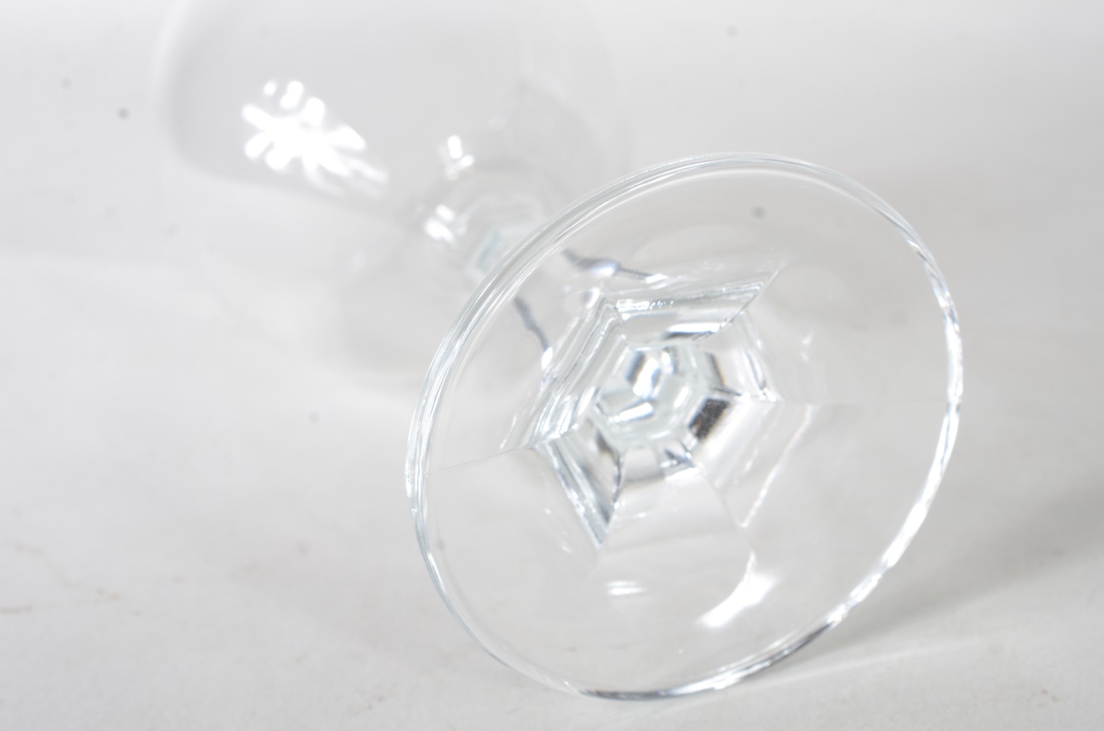 Conjunto com 12 cálices para vinho demi cristal. - foto 3 de 4