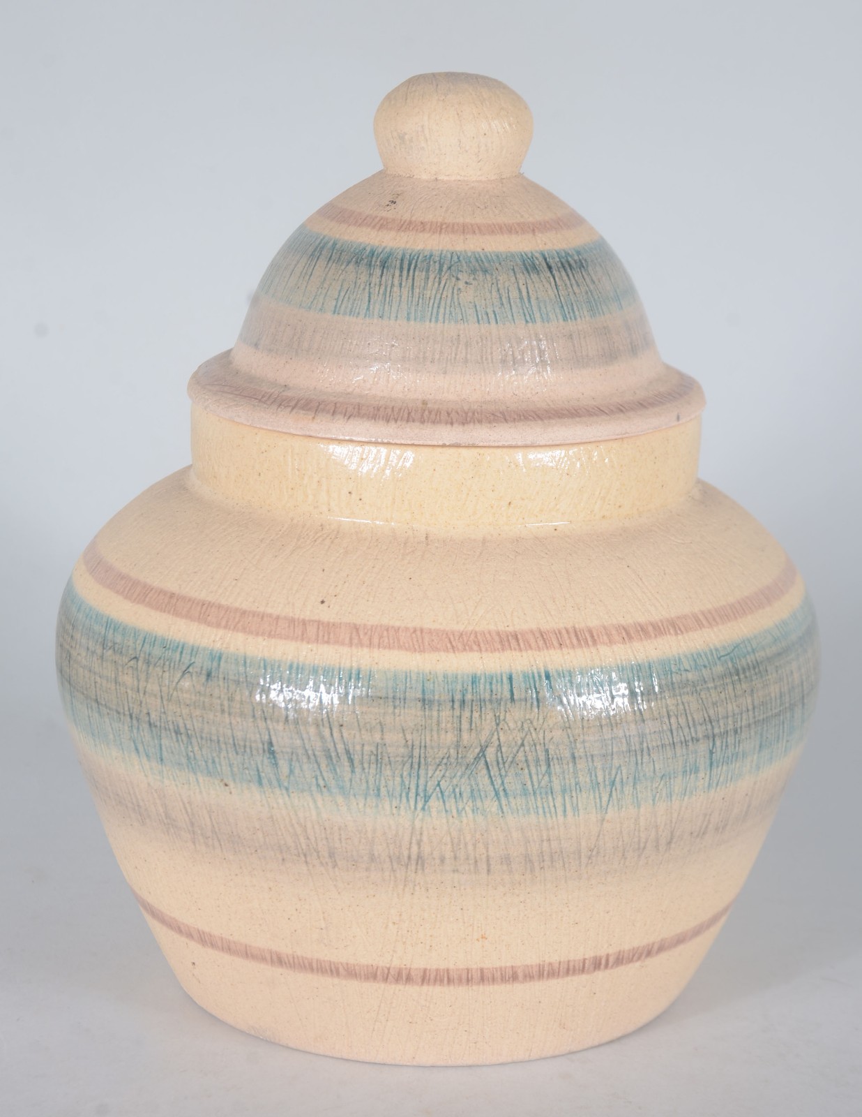 Três peças de cerâmica decorativa, sendo: potiche, bowl e garrafa. - foto 5 de 8