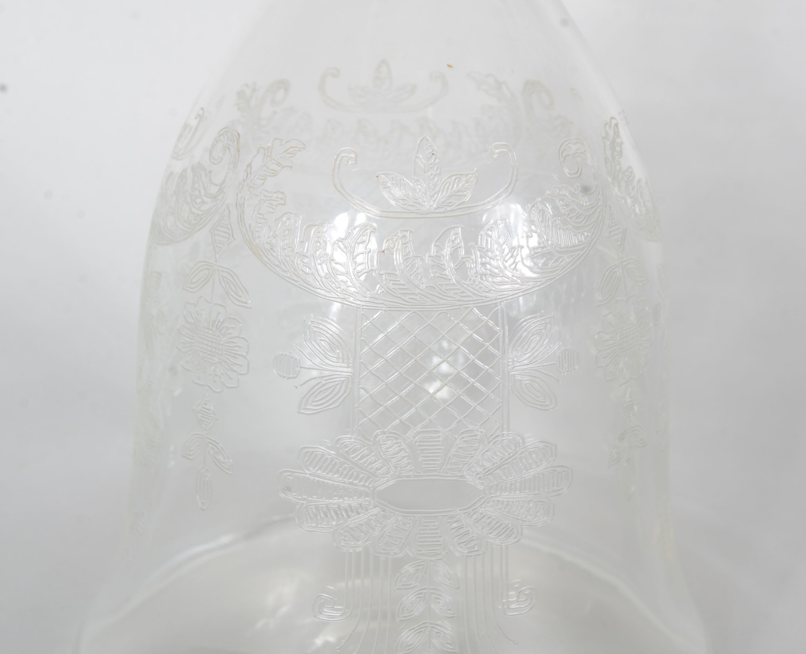 Conjunto de cristal lavrado com guirlandas, composto de garrafa e 6... - foto 6 de 11