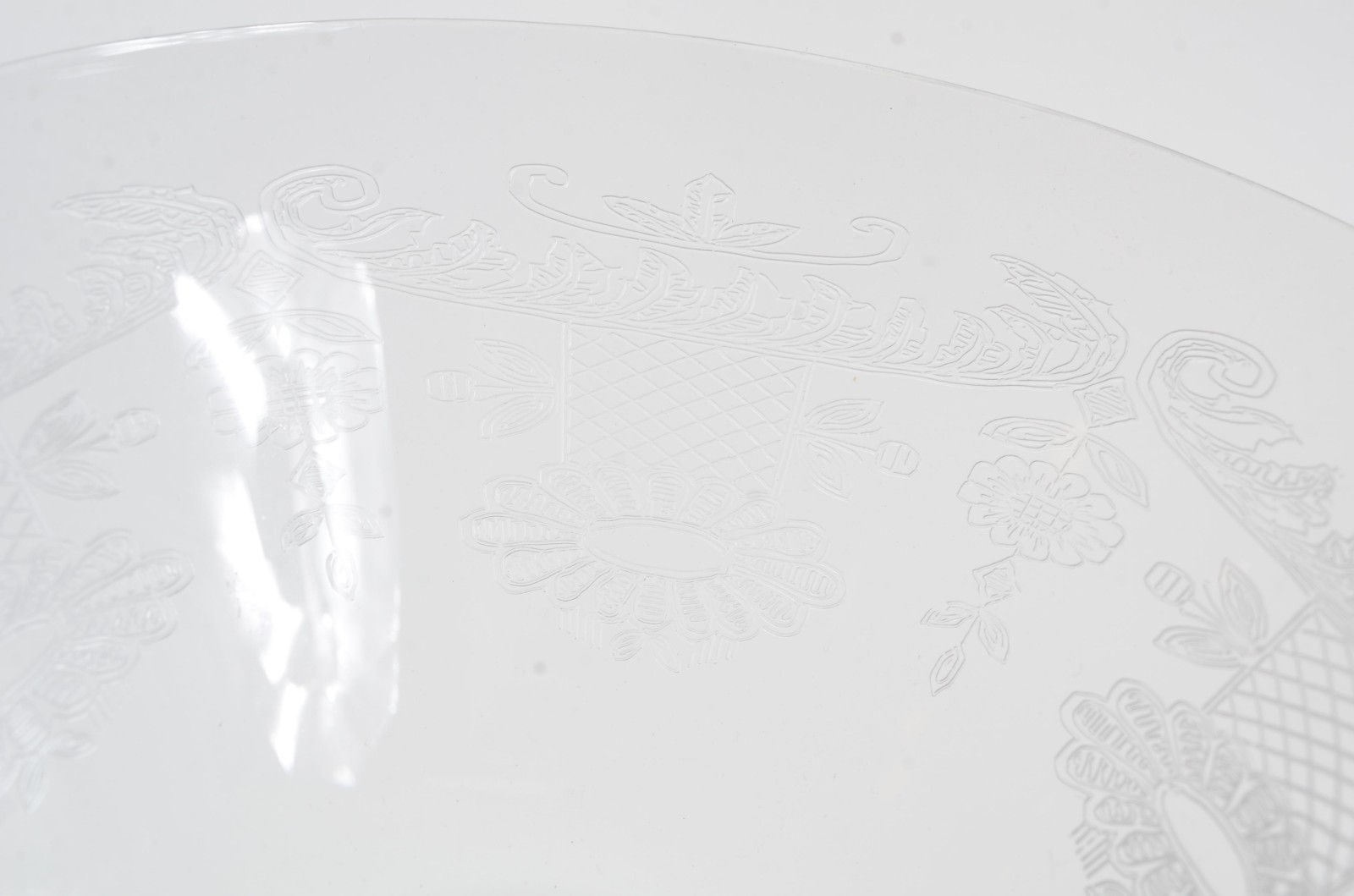 Conjunto de cristal lavrado com guirlandas, composto de garrafa e 6... - foto 10 de 11