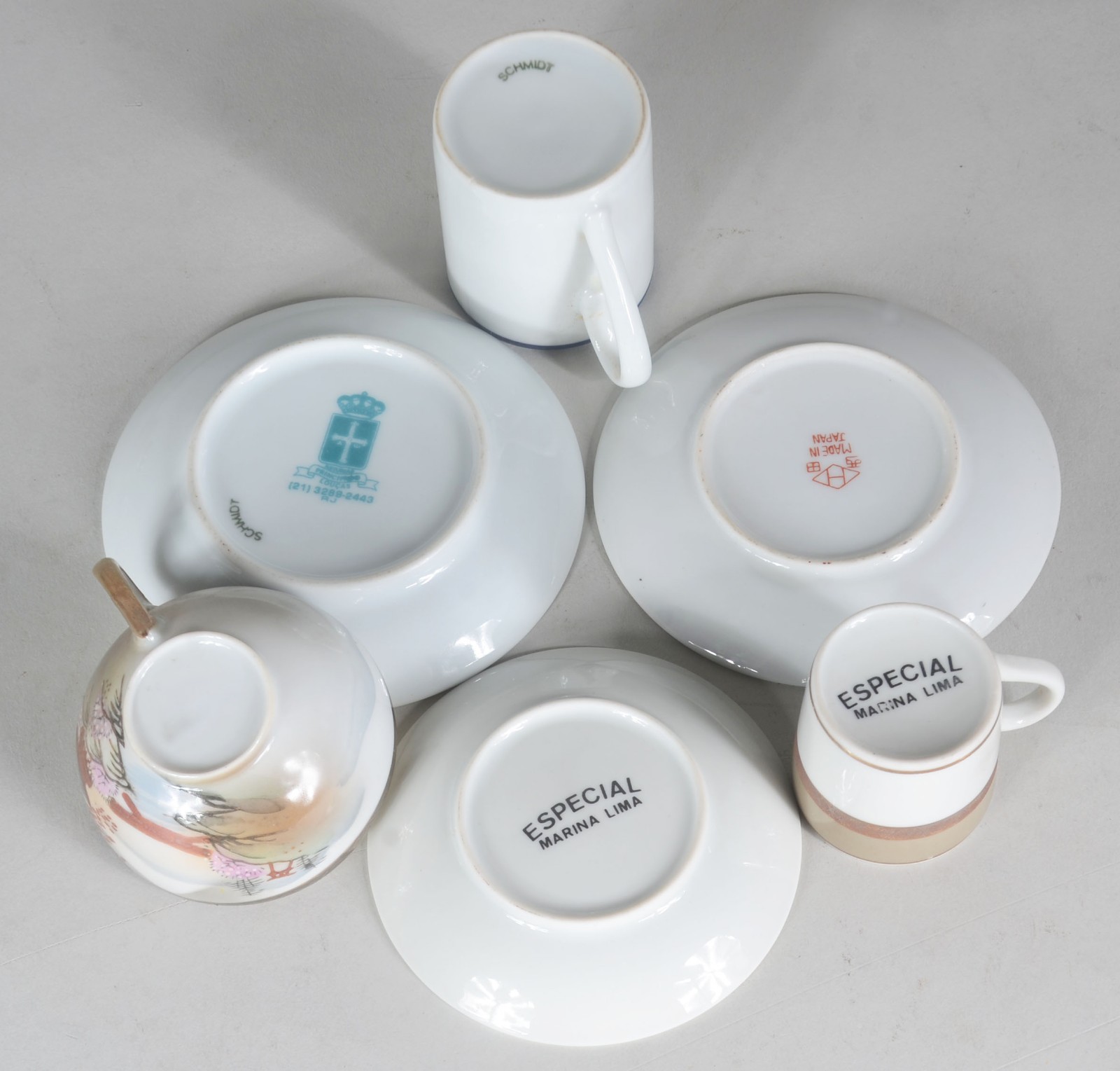 Três conjuntos de porcelana para café, sendo: 7 xícaras com pires (1... - foto 4 de 8