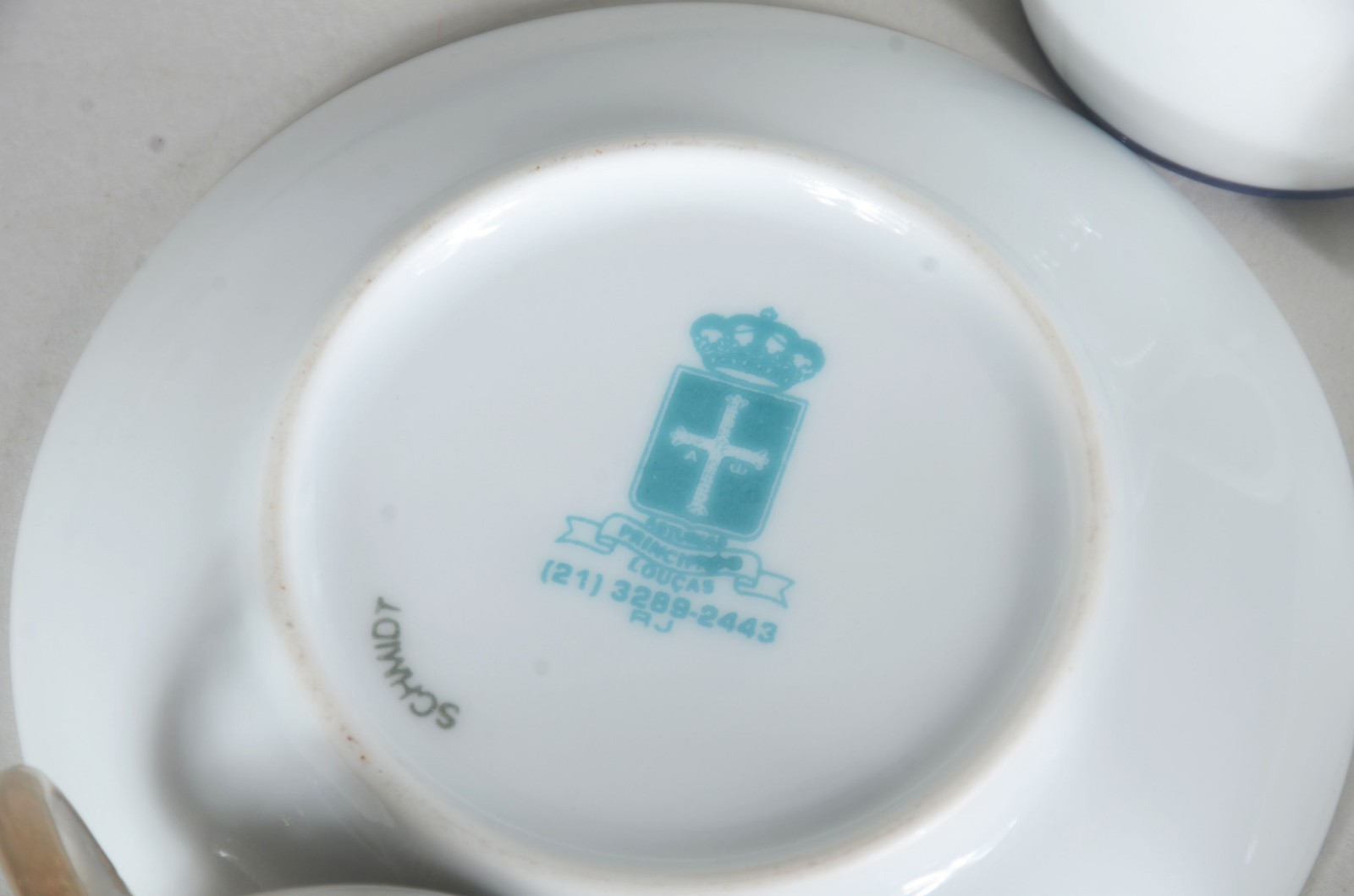 Três conjuntos de porcelana para café, sendo: 7 xícaras com pires (1... - foto 6 de 8