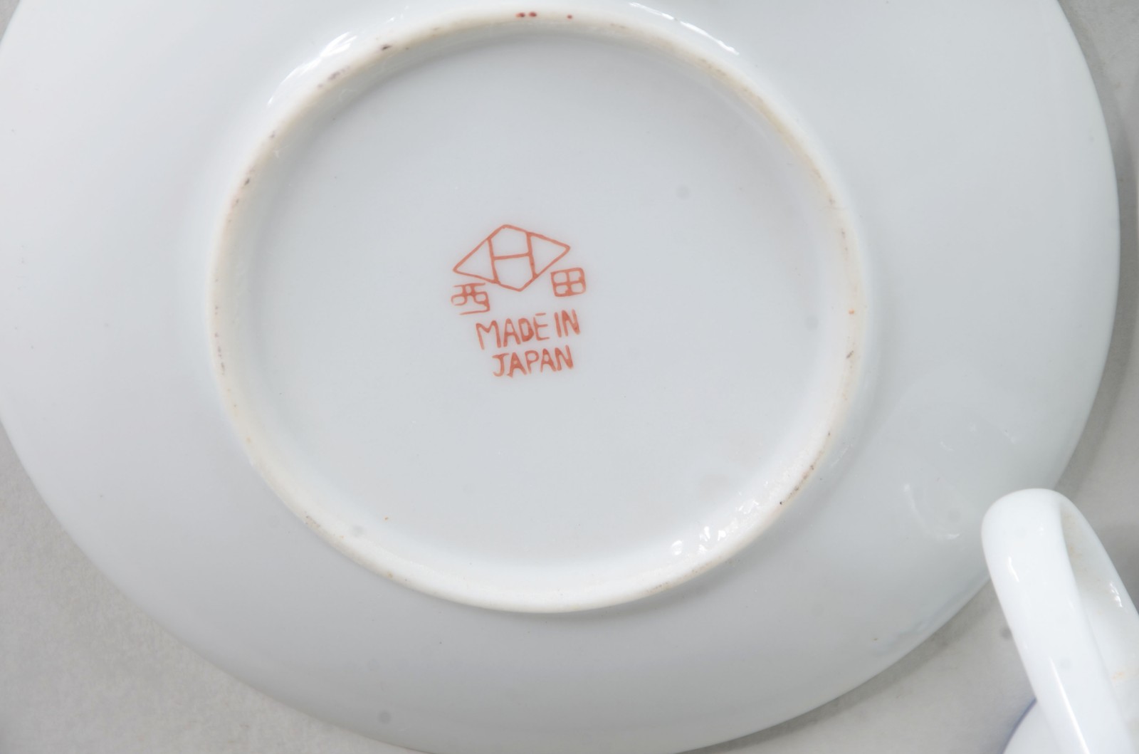 Três conjuntos de porcelana para café, sendo: 7 xícaras com pires (1... - foto 8 de 8