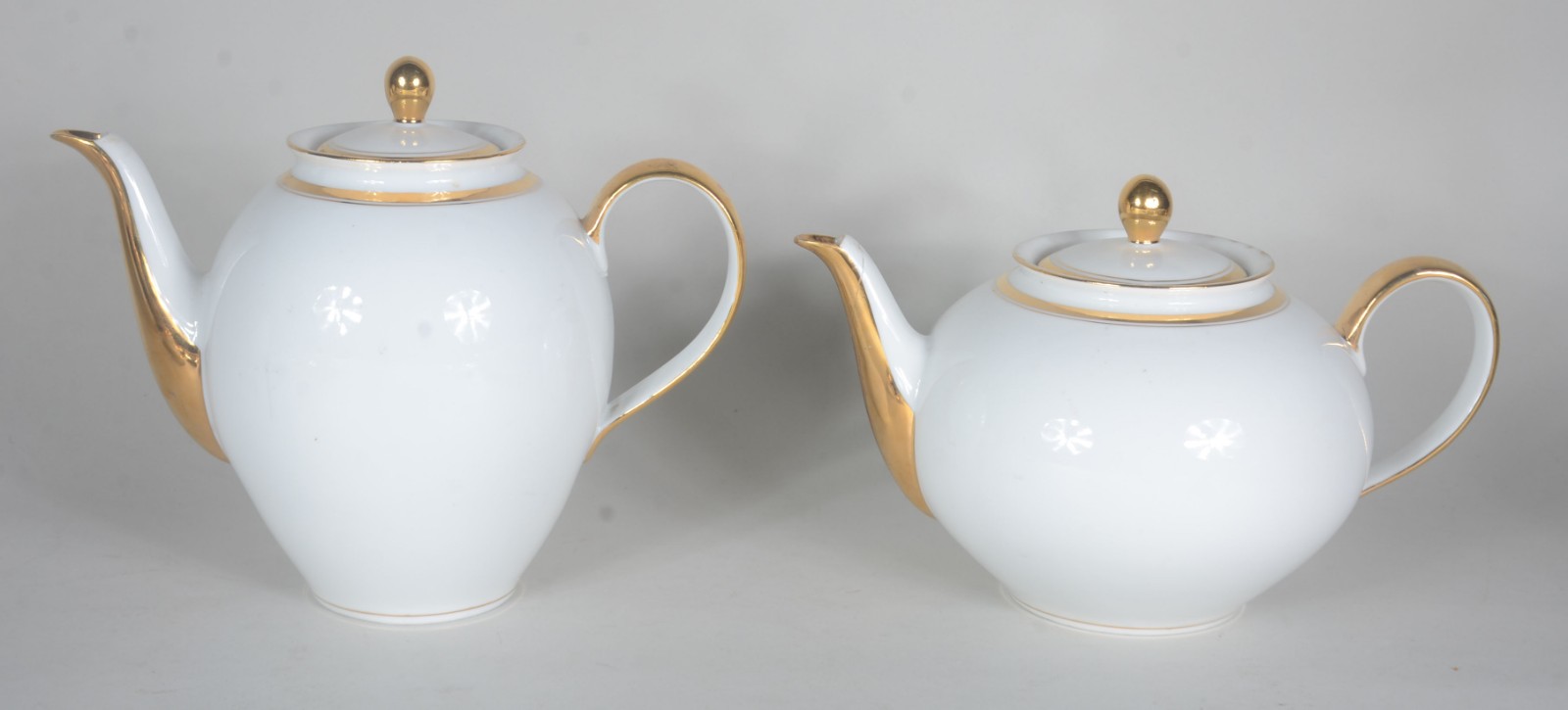 Serviço para chá e café de porcelana branca Brennand com friso... - foto 2 de 10