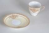 Noritake (1904),  - Conjunto com 15 xícaras para café com pires de porcelana japonesa Noritake , decoradas com guirlandas douradas.