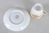 Noritake (1904),  - Conjunto com 15 xícaras para café com pires de porcelana japonesa Noritake , decoradas com guirlandas douradas.
