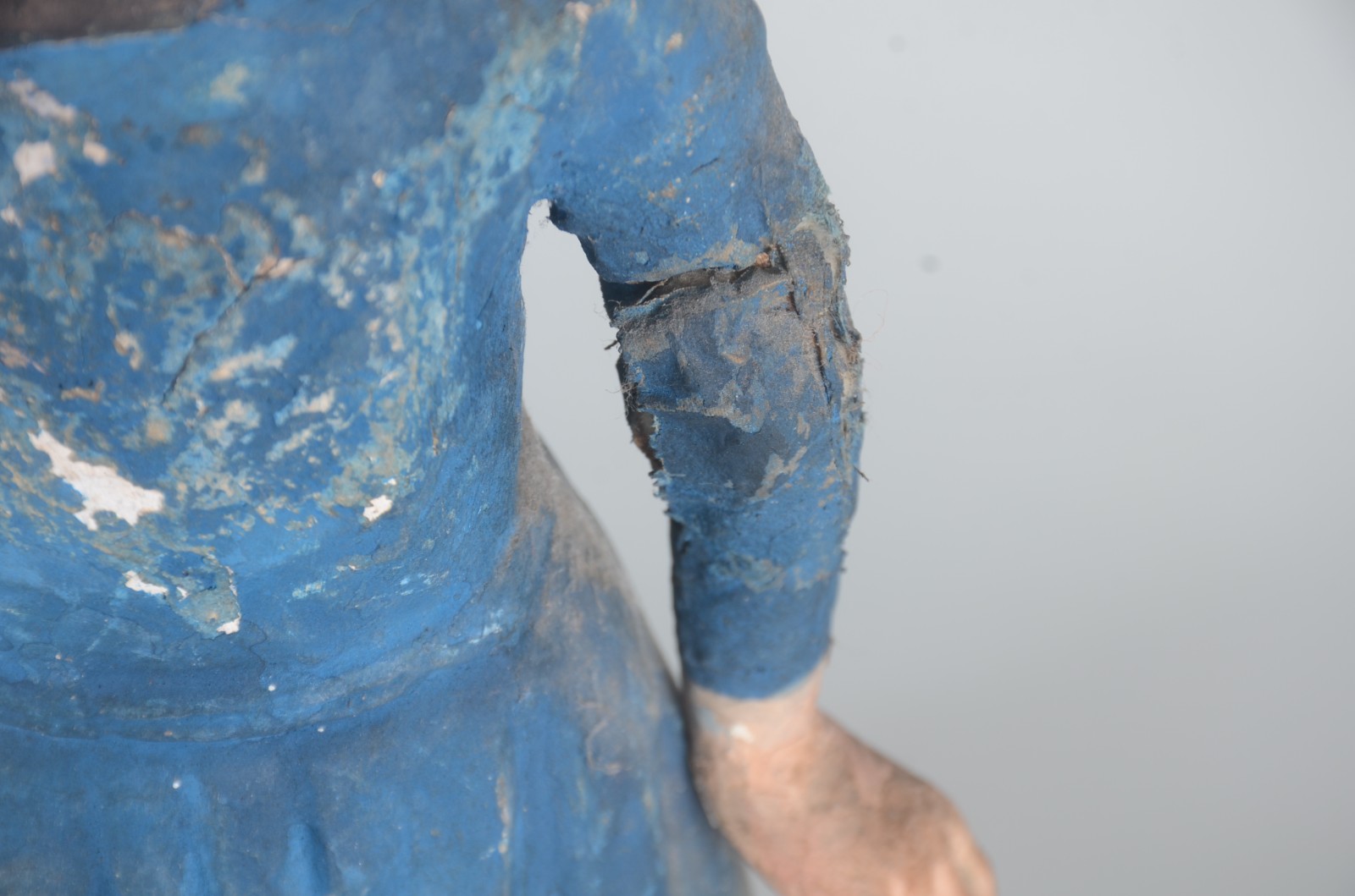 Duas antigas imagens sacras de papier mâché e madeira policromada. - foto 6 de 11