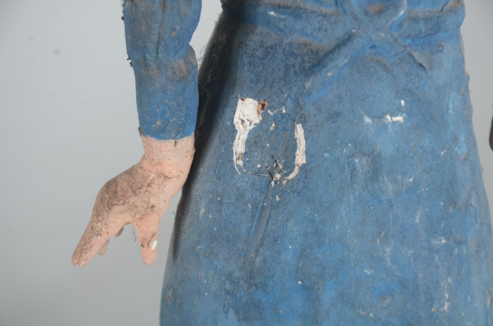 Duas antigas imagens sacras de papier mâché e madeira policromada. - foto 9 de 11