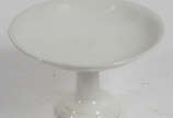 Fruteira  de porcelana inglesa  na cor branca. ... - Fruteira  de porcelana inglesa  na cor branca. Marcas na base.