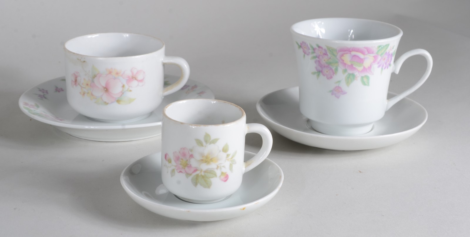 Conjunto de 8 xícaras com pires para chá de porcelana oriental... - foto 7 de 11
