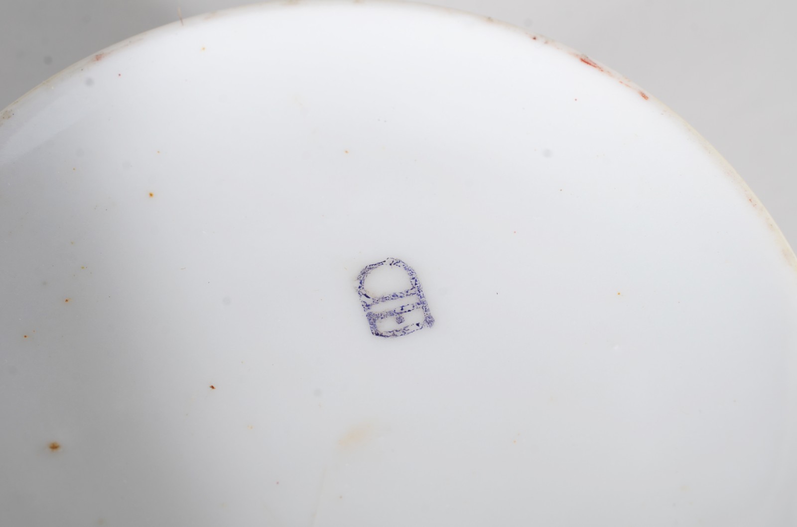 Diversas peças de porcelana, sendo: 6 xícaras de chá com pires, 3... - foto 5 de 11