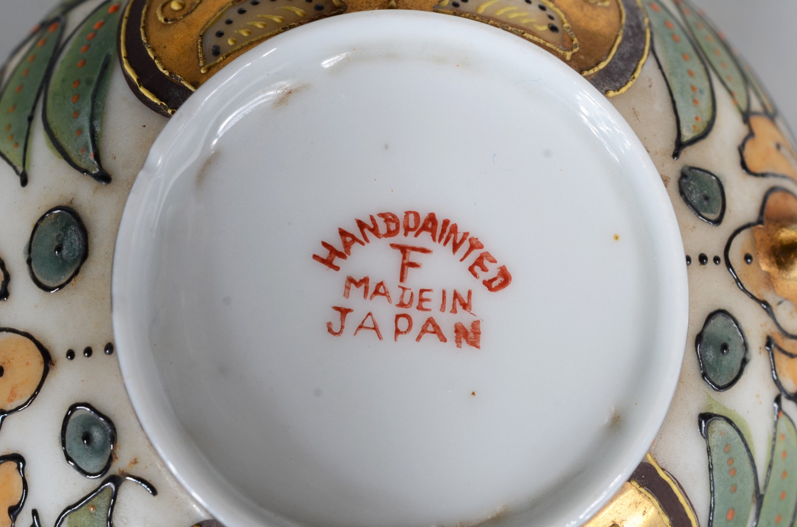 Diversas peças de porcelana, sendo: 6 xícaras de chá com pires, 3... - foto 6 de 11