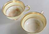 Parte de serviço de jantar e café de faiança in... - Parte de serviço de jantar e café de faiança inglesa Paragon - na cor bege com friso dourado, composto de: 10 pratos rasos, 4 pratos fundos, 3 p...