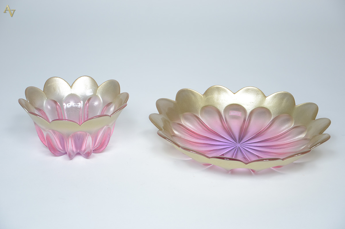 Centro de mesa de murano rosa com borda em gomos dourados, com... - foto 2 de 2