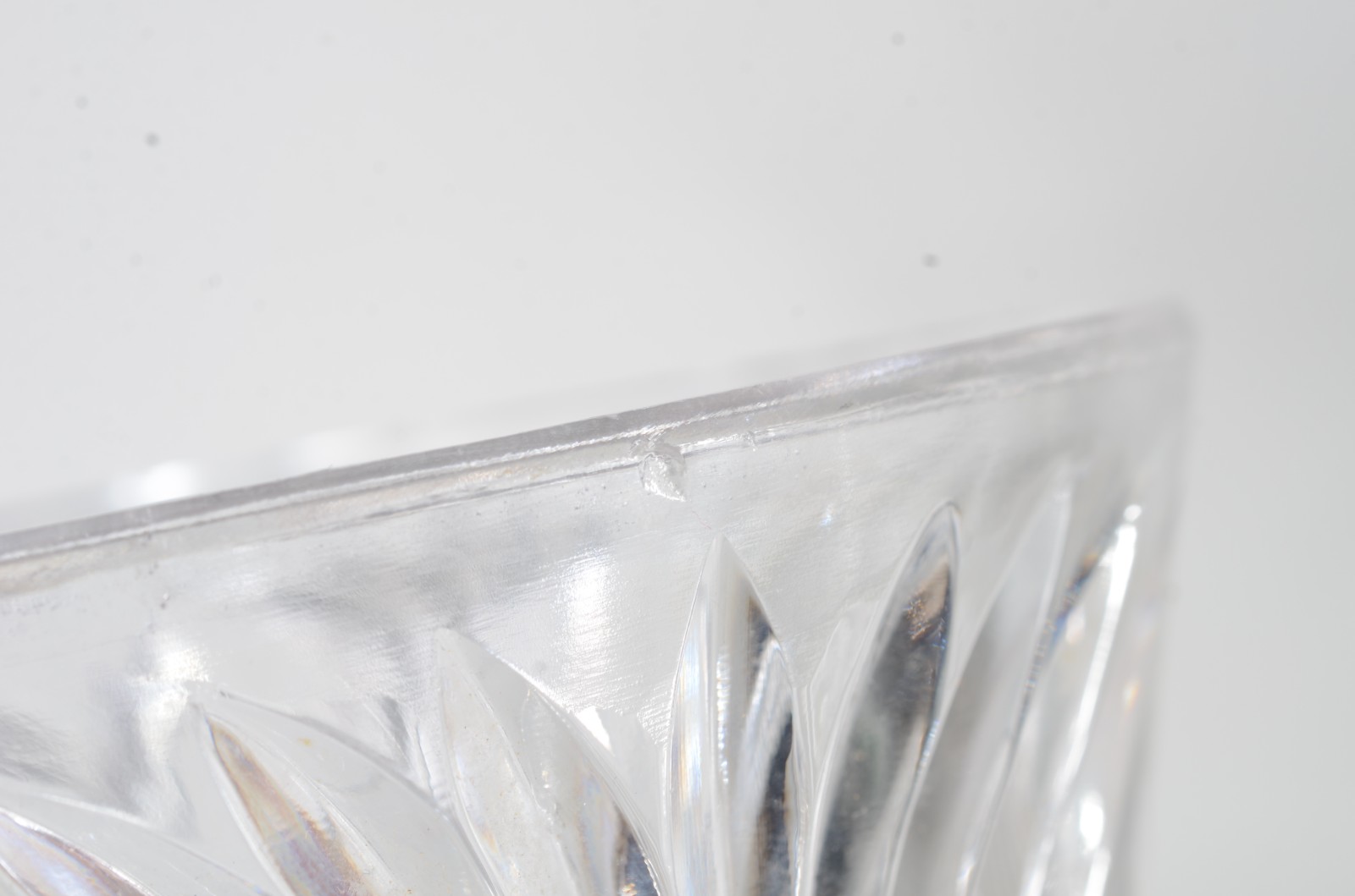 Compoteira de cristal europeu lapidado ( com lascado na borda). - foto 10 de 11