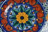 Serviço de cerâmica mexicana "Talavera" floral ... - Serviço de cerâmica mexicana "Talavera" floral em policromia, composto de: 23 pratos rasos, 19 pratos fundos, 13 pratos de sobremesa, 18 bowls, ...