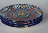 Serviço de cerâmica mexicana "Talavera" floral ... - Serviço de cerâmica mexicana "Talavera" floral em policromia, composto de: 23 pratos rasos, 19 pratos fundos, 13 pratos de sobremesa, 18 bowls, ...