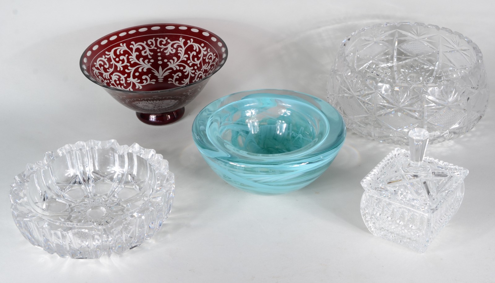 Cinco peças diversas de cristal/ vidro, sendo: bowl doublé rubi... - foto 1 de 10