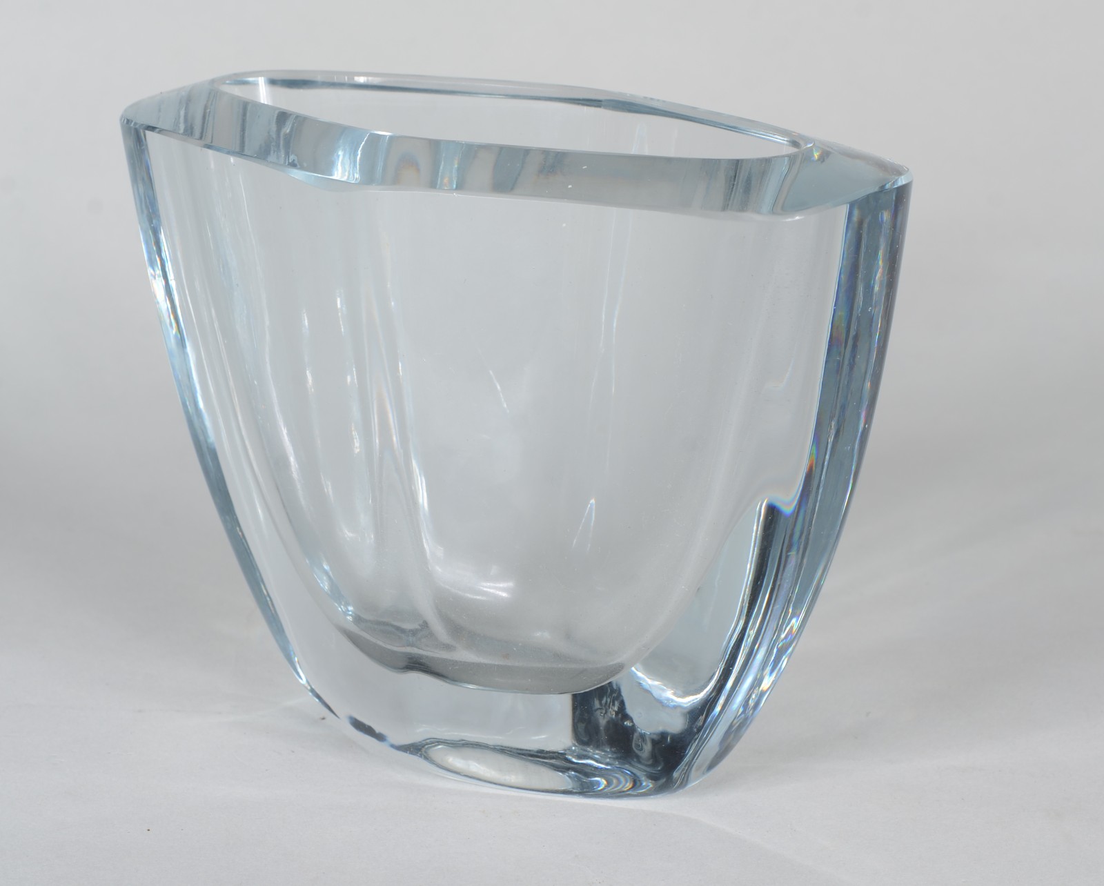 Pequeno vaso de cristal, assinado. - foto 3 de 5