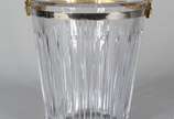 Baccarat (1764),  - Wine cooler/ balde de gelo de cristal francês Baccarat, guarnição de metal, assinado. Pequenos bicados.
