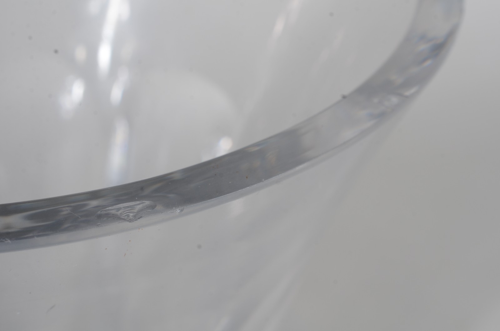 Vaso de cristal europeu com base facetada (pequenos lascados). - foto 4 de 6