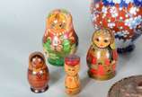 Dezessete peças diversas decorativas, sendo par... - Dezessete peças diversas decorativas, sendo par de vasos e potiche de porcelana oriental;  8 caixinhas de diversas procedências e materiais; 4 b...