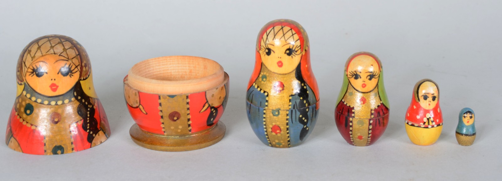Dezessete peças diversas decorativas, sendo par de vasos e potiche de... - foto 5 de 11