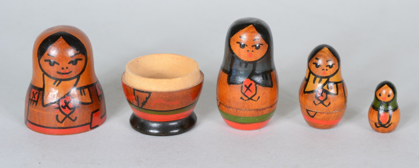 Dezessete peças diversas decorativas, sendo par de vasos e potiche de... - foto 6 de 11