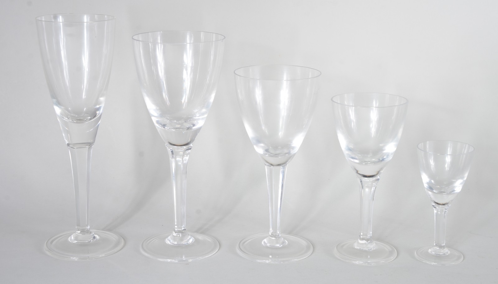 Serviço de cristal, composto de: 13 taças para água, 9 para vinho... - foto 2 de 6