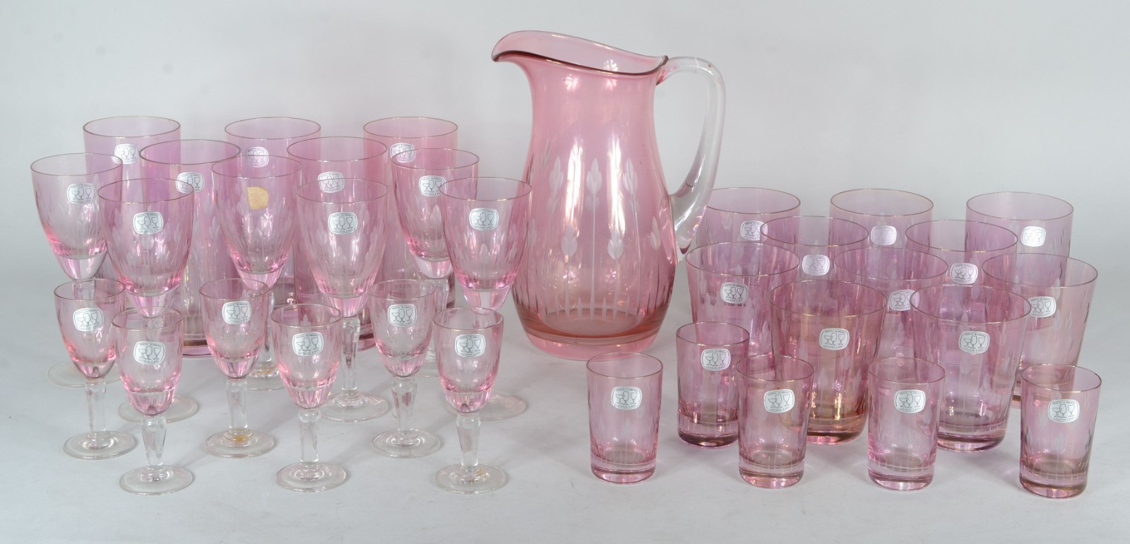 Serviço de copos de cristal Blumenau na cor rosa, lapidados a mão... - foto 1 de 5