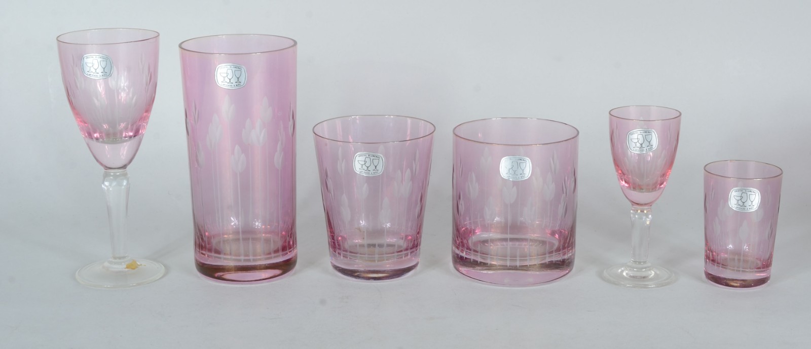 Serviço de copos de cristal Blumenau na cor rosa, lapidados a mão... - foto 4 de 5