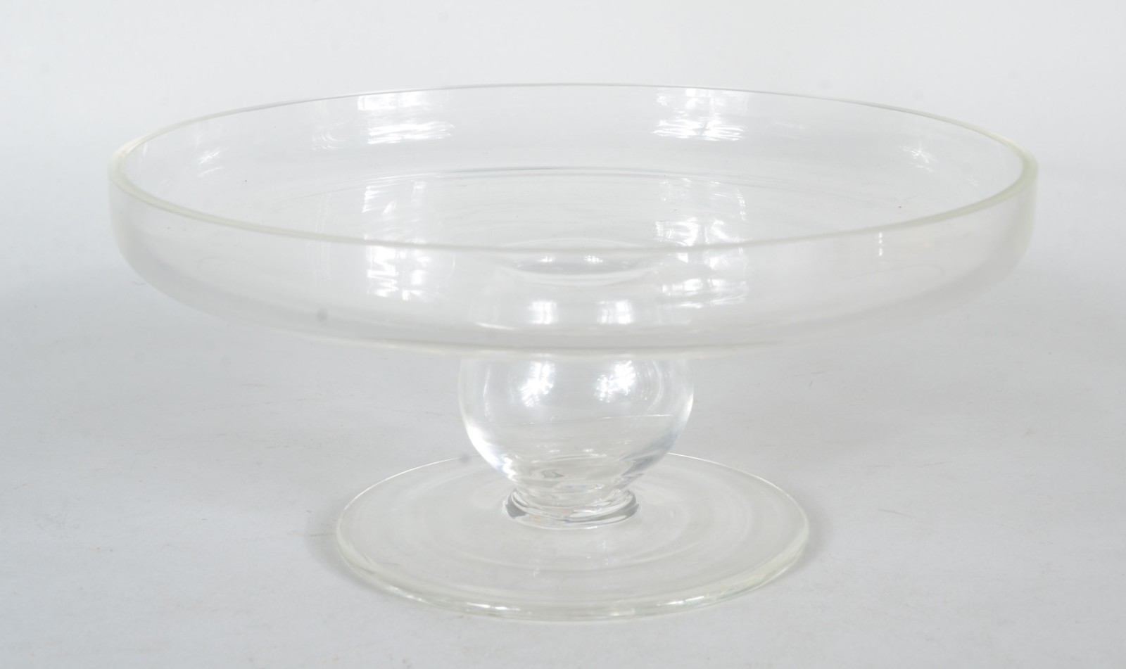 Sete peças diversas, sendo: 2 vasos de vidro, solifleur, bowl de... - foto 11 de 11