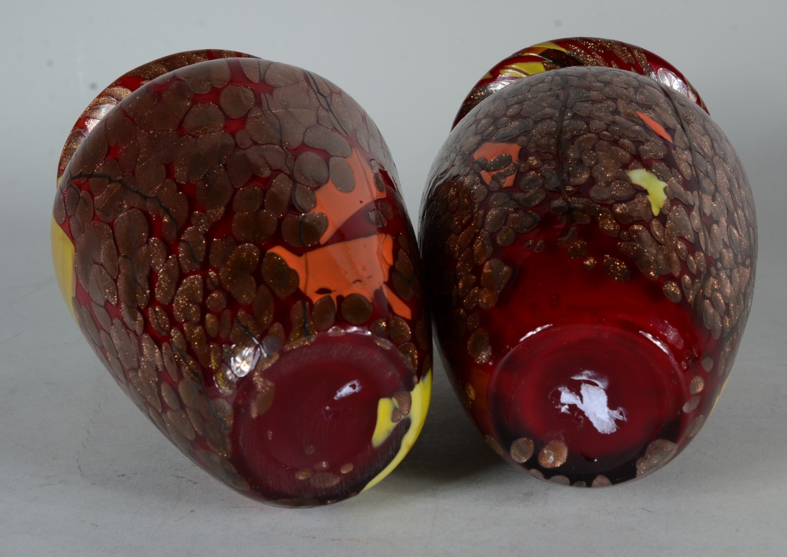 Dois vasos de vidro decorativo mesclados nas cores laranja, vermelho... - foto 5 de 5